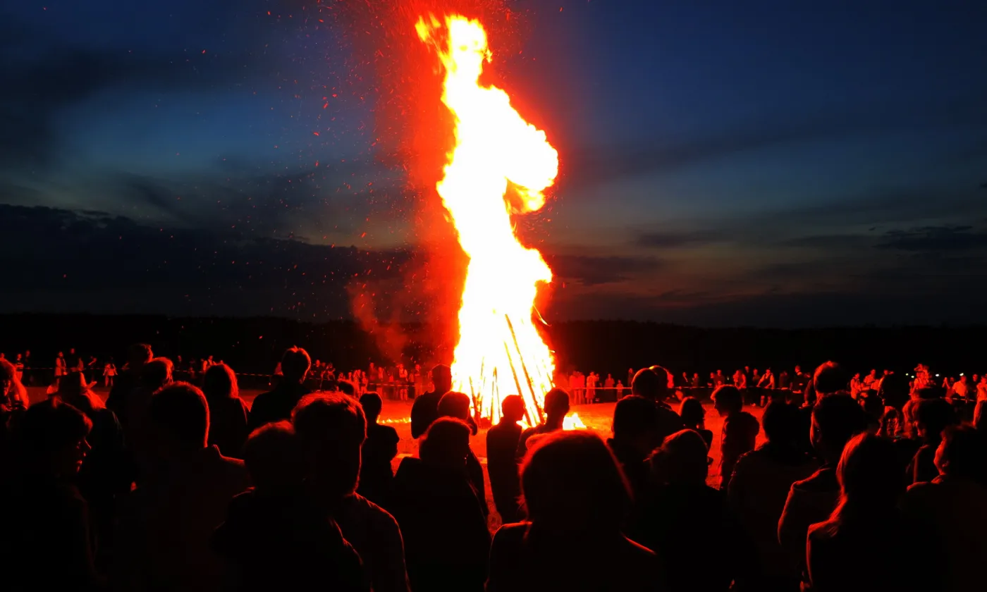 Luc-Eric Revilliod est un des descendants de «La Rolette», l’avant-dernière «sorcière» du canton à avoir été brûlée, après avoir passé onze années dans la prison attenante au temple de Jussy. Un festival lui redonne vie, tout en rendant hommage aux autres victimes du lieu.