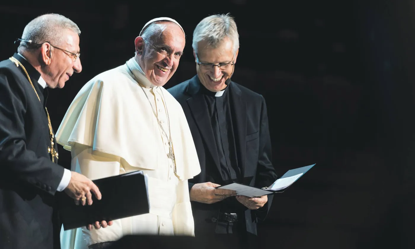 En 2016, le pape avait participé aux célébrations des 500 ans de la Réforme à Lund, en Suède, aux côtés de Munib Younan, président de la Fédération luthérienne mondiale (à gauche), et de Martin Junge, secrétaire général de la Fédération luthérienne mondiale (à droite) ©Magnus Aronson — Lutheran World Federation
