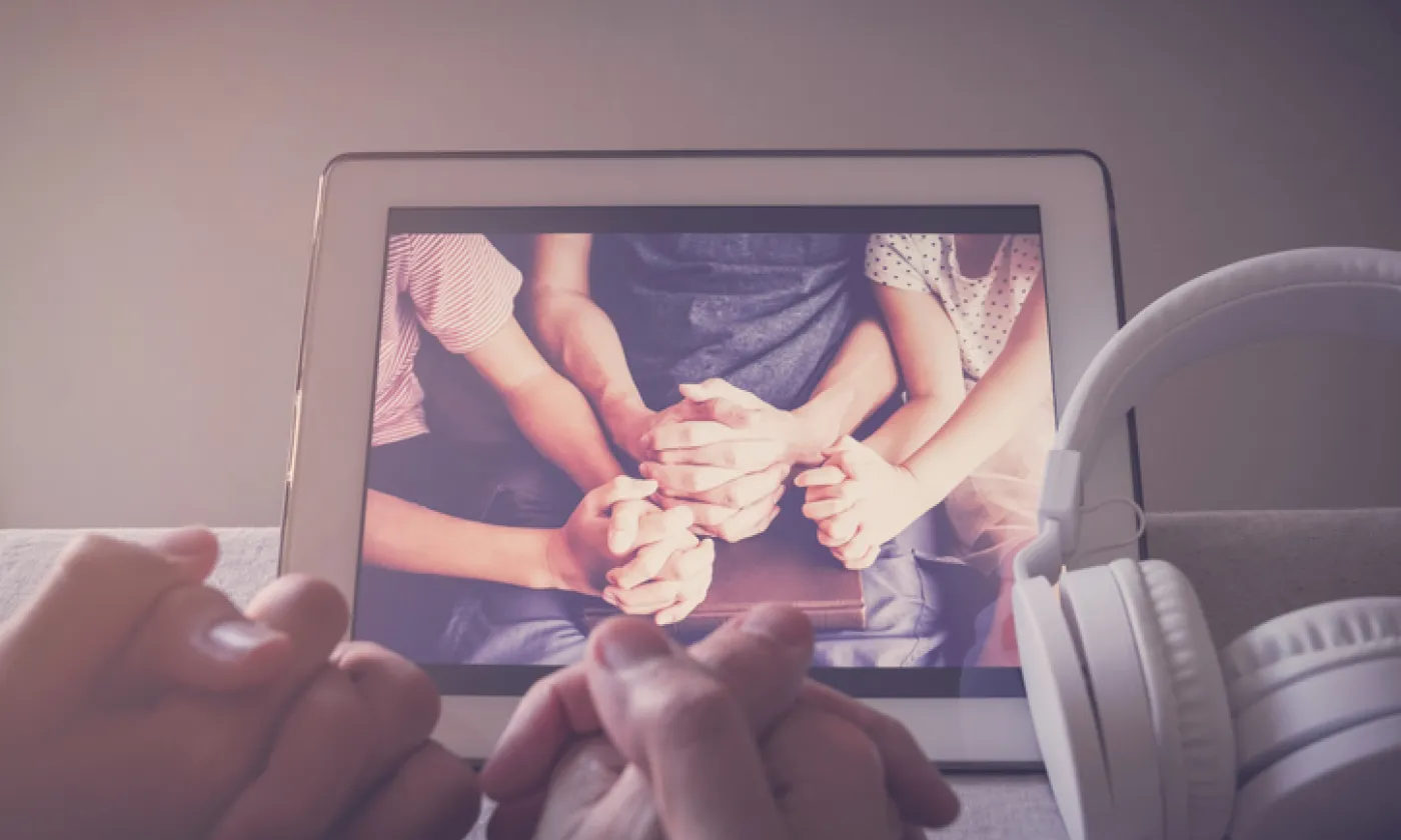  Avec la pandémie, la spiritualité profitent des outils numériques. Image d'illustration. © iStock/ThitareeSarmkasat