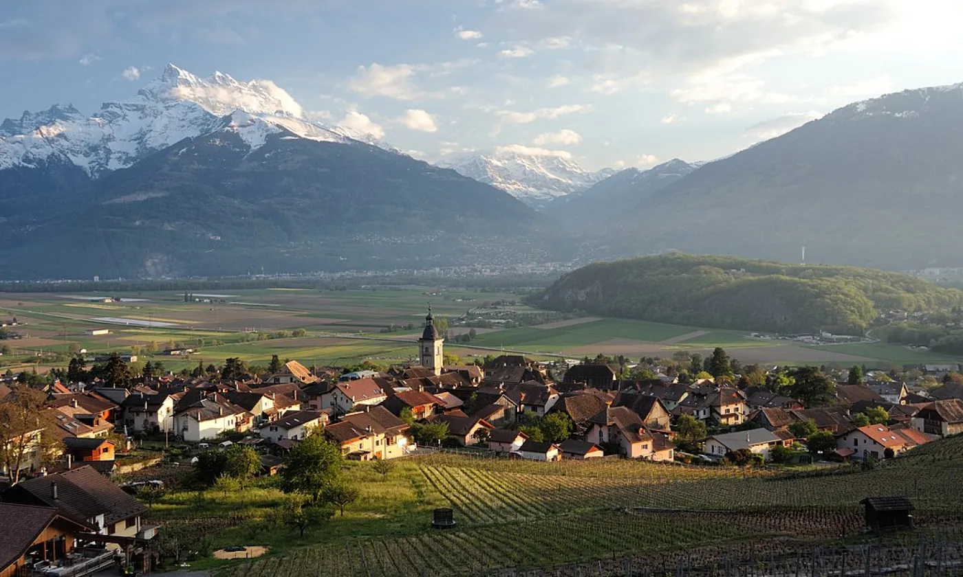 Ollon_-_Dents_du_Midi (©Zacharie Grossen, CC BY-SA 4.0 Wikimedia Commons)